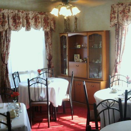 Four Creeks Bed & Breakfast Girard Restoran gambar