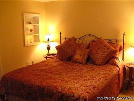 Four Creeks Bed & Breakfast Girard Bilik gambar