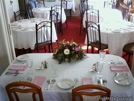 Four Creeks Bed & Breakfast Girard Restoran gambar