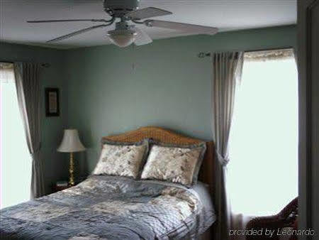 Four Creeks Bed & Breakfast Girard Bilik gambar