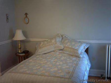 Four Creeks Bed & Breakfast Girard Bilik gambar