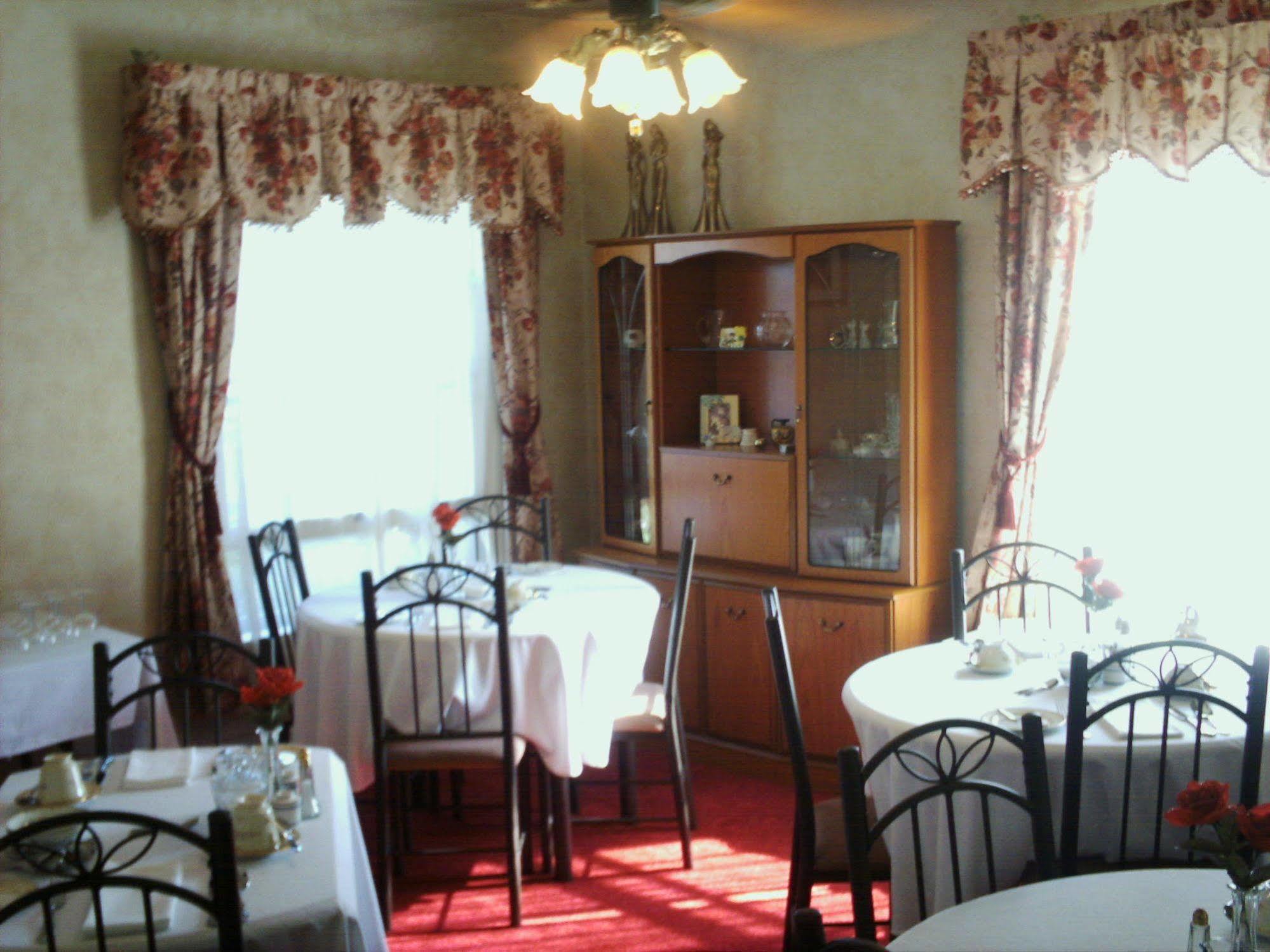 Four Creeks Bed & Breakfast Girard Restoran gambar