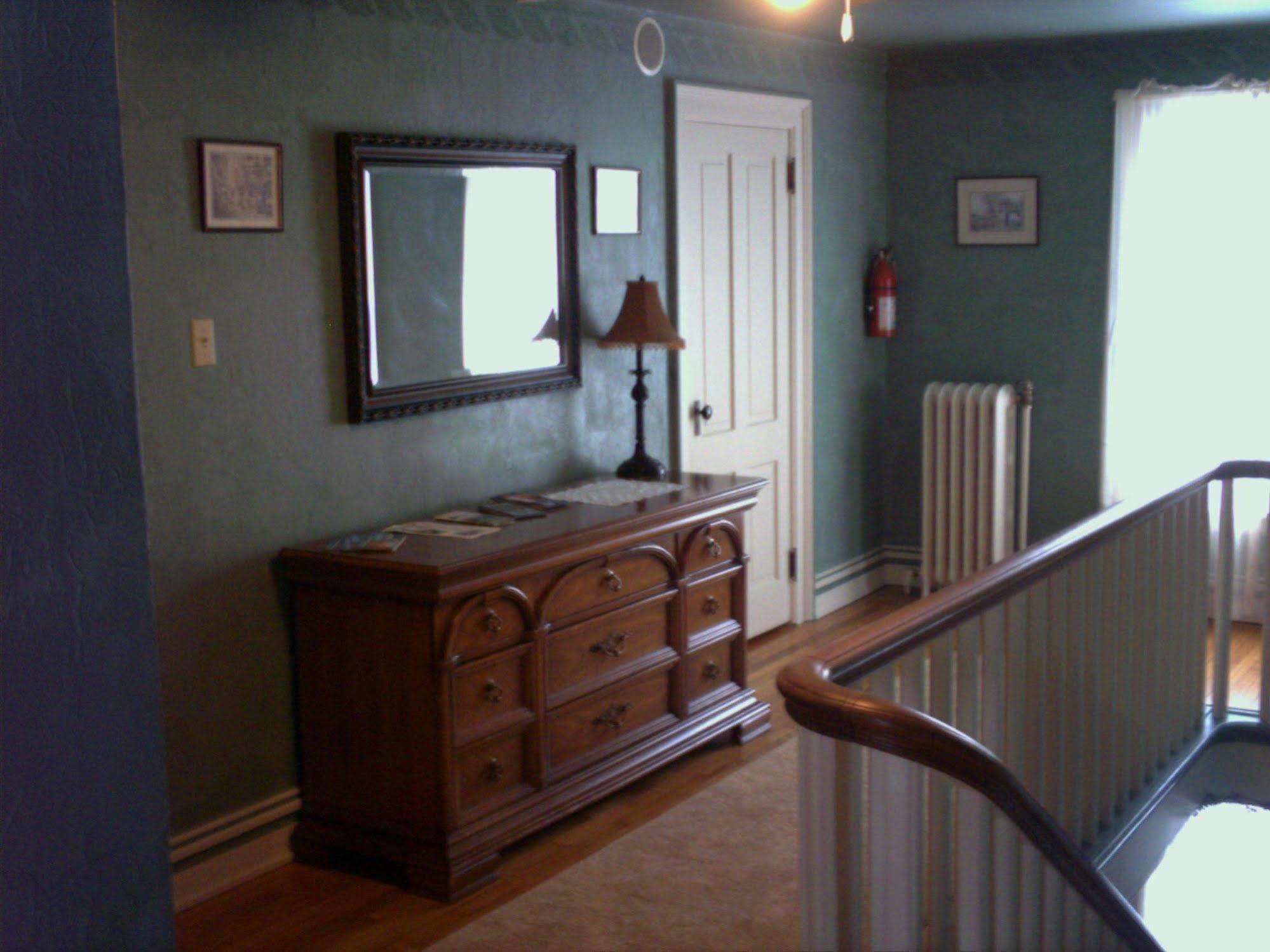 Four Creeks Bed & Breakfast Girard Bilik gambar